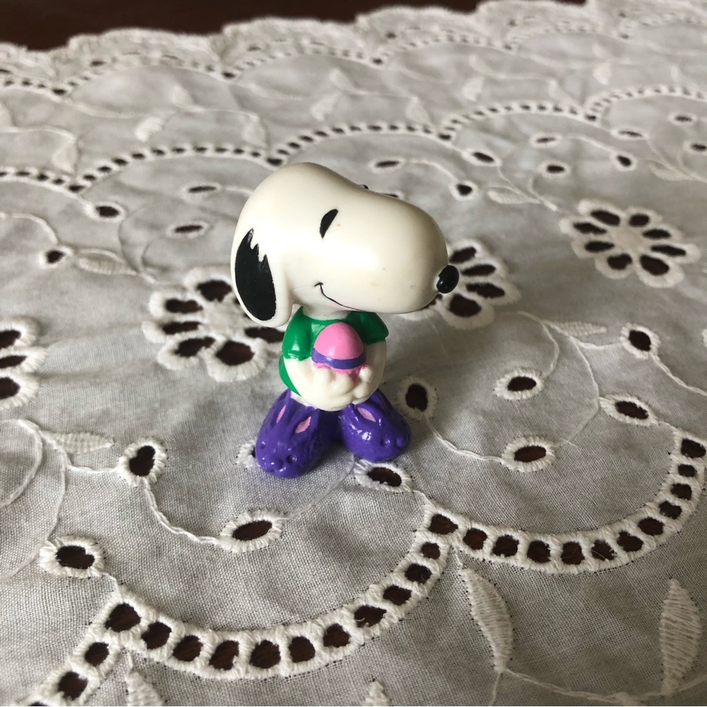 Vintage Peanuts Easter Snoopy Figure